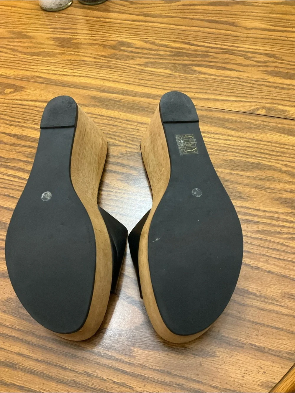 Tory Burch Women’s Size 8.5 Leather Slip on Platforms, Excellent Condition!
